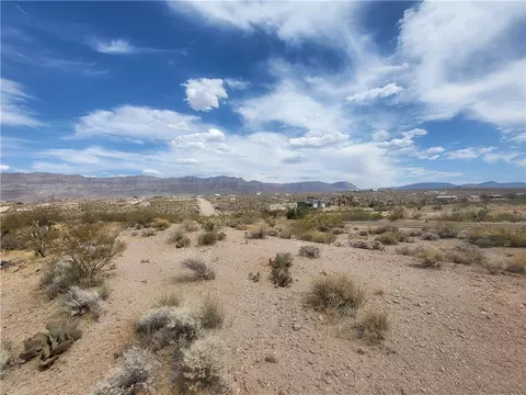 695 E Meadview Blvd, Meadview, AZ 86444 photo 3