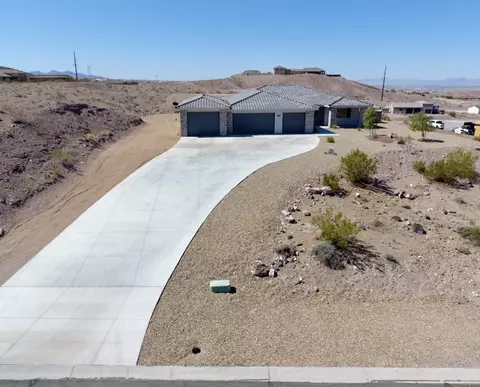 2950 Chaco Canyon Dr, Bullhead City, AZ 86429