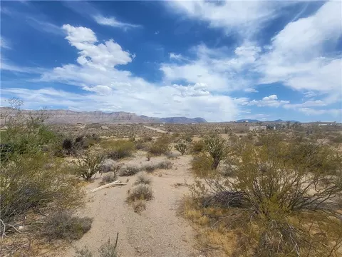 690 E Vulcan Dr, Meadview, AZ 86444 photo 2