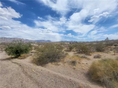 690 E Vulcan Dr, Meadview, AZ 86444