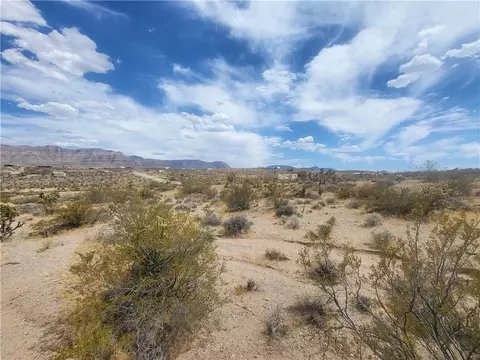 690 E Vulcan Dr, Meadview, AZ 86444 photo 4