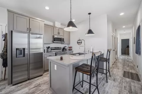 2177 S Estrella Rd, Golden Valley, AZ 86413