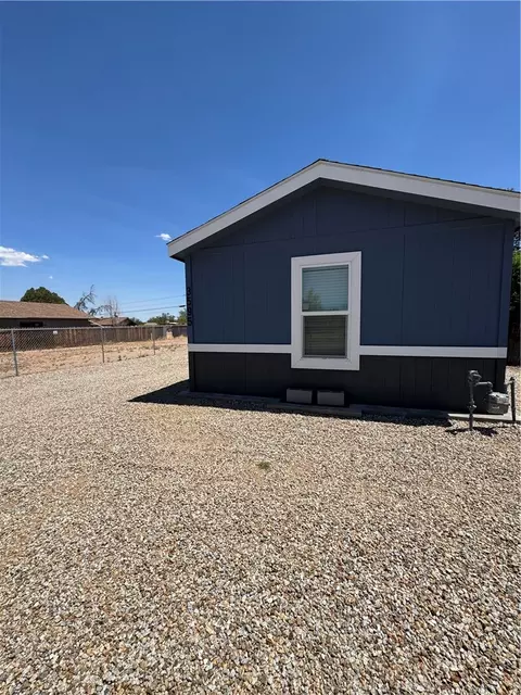 3595 E Lark Ln, Kingman, AZ 86409 photo 2