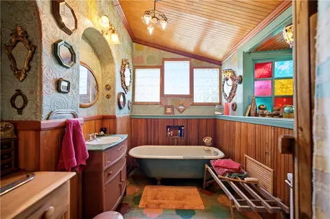 Bath - 125 E Park St, Kingman, AZ 86401 photo 2 of 2