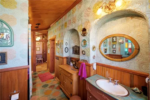 Bath - 125 E Park St, Kingman, AZ 86401 photo 1 of 2