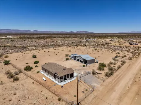 3869 N Alpine Rd, Golden Valley, AZ 86413