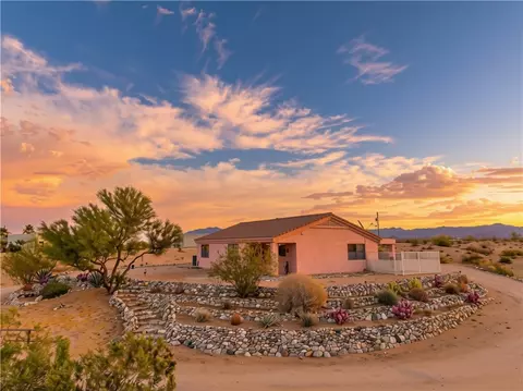 16876 S Lawton Rd, Yucca, AZ 86438