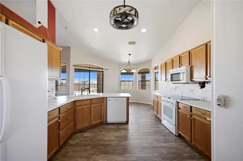 Kitchen - 7771 E Concho Dr, Kingman, AZ 86401 photo 4 of 4