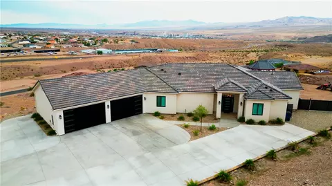 2925 Sinyala Canyon Dr, Bullhead City, AZ 86429
