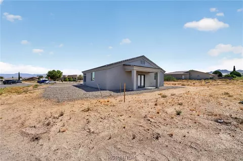 Exterior - 7700 E Monte Tesoro Dr, Kingman, AZ 86401 photo 3 of 8