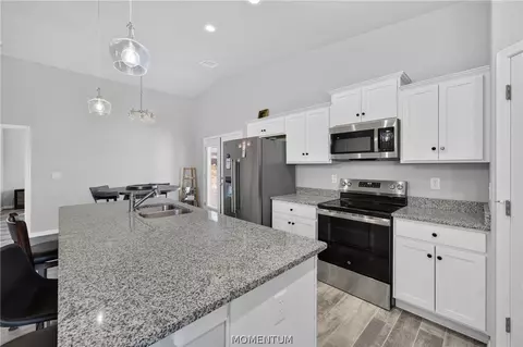 Kitchen - 7700 E Monte Tesoro Dr, Kingman, AZ 86401 photo 2 of 4