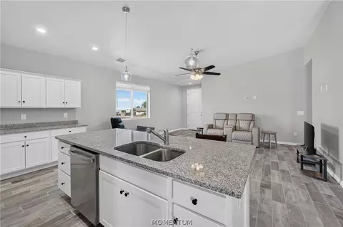 Kitchen - 7700 E Monte Tesoro Dr, Kingman, AZ 86401 photo 3 of 4