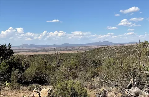 46675 N Edge Ridge Rd, Seligman, AZ 86337