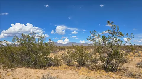 223-30 S 009 S Sundance Kid Rd, Yucca, AZ 86438