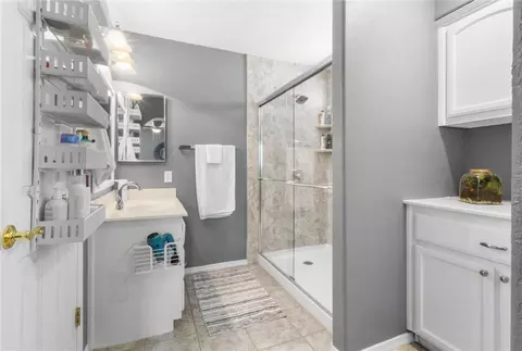 Bath - 3092 Southern Loop, Kingman, AZ 86401 photo 2 of 3