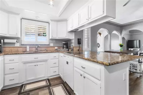 Kitchen - 3092 Southern Loop, Kingman, AZ 86401 photo 4 of 5