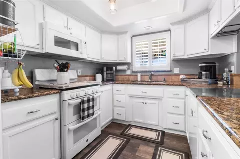 Kitchen - 3092 Southern Loop, Kingman, AZ 86401 photo 5 of 5