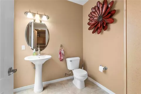 Bath - 7268 E Superstition Dr, Kingman, AZ 86401 photo 1 of 3