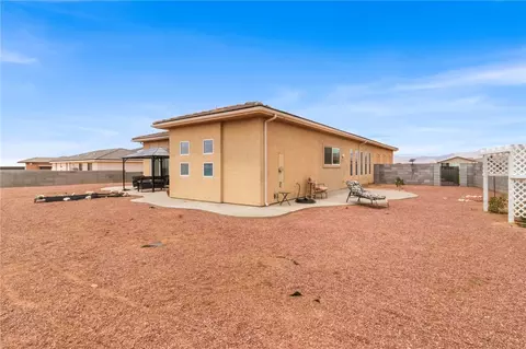 Exterior - 7268 E Superstition Dr, Kingman, AZ 86401 photo 2 of 5