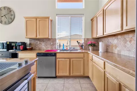 Kitchen - 7268 E Superstition Dr, Kingman, AZ 86401 photo 4 of 4