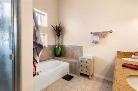Bath - 7268 E Superstition Dr, Kingman, AZ 86401 photo 2 of 3