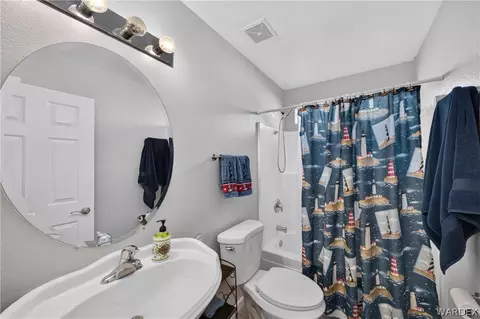 Bath - 3304 E Ames Ave, Kingman, AZ 86409 photo 3 of 3
