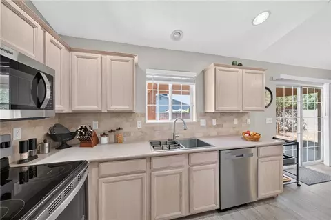 Kitchen - 3304 E Ames Ave, Kingman, AZ 86409 photo 2 of 2