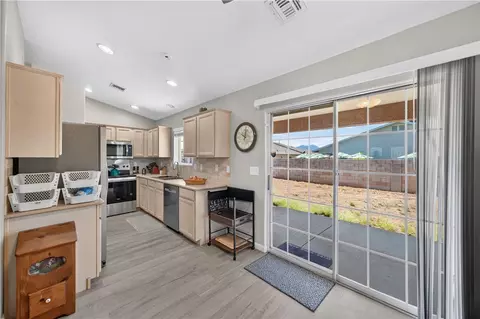 Entry Way - 3304 E Ames Ave, Kingman, AZ 86409 photo 3 of 5
