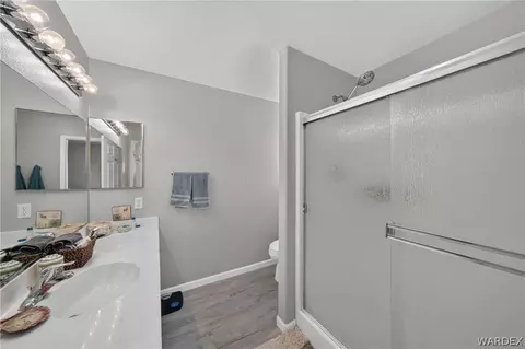 Bath - 3304 E Ames Ave, Kingman, AZ 86409 photo 2 of 3