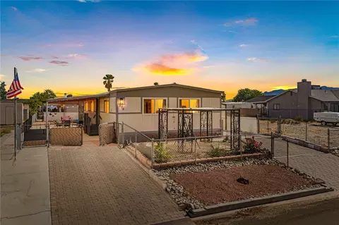 976 Holly St, Bullhead City, AZ 86442