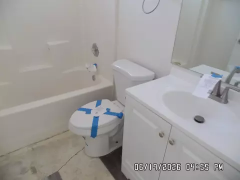 Bath - 7698 E Silver Concho Ct, Kingman, AZ 86401 photo 2 of 5