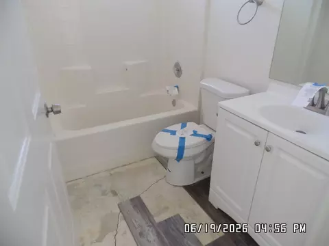 Bath - 7698 E Silver Concho Ct, Kingman, AZ 86401 photo 4 of 5