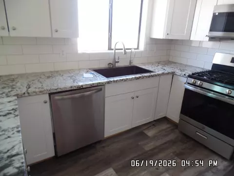 Kitchen - 7698 E Silver Concho Ct, Kingman, AZ 86401 photo 4 of 6