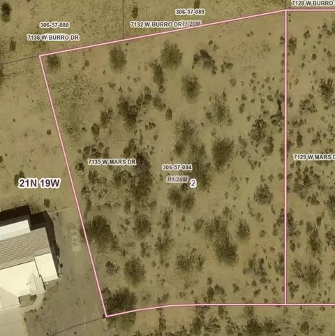 7135 W Mars Dr, Golden Valley, AZ 86413