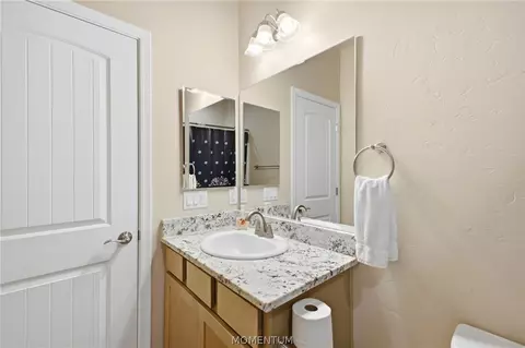 Bath - 2980 E Devlin Ave, Kingman, AZ 86409 photo 2 of 5