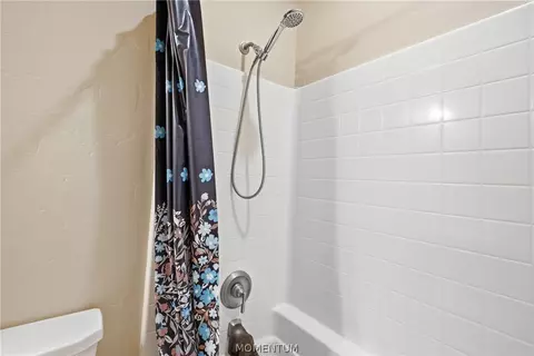 Bath - 2980 E Devlin Ave, Kingman, AZ 86409 photo 3 of 5