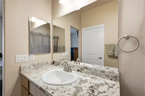 Bath - 2980 E Devlin Ave, Kingman, AZ 86409 photo 4 of 5