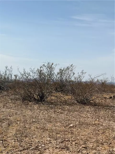 2661 S Muscovite Rd, Golden Valley, AZ 86413