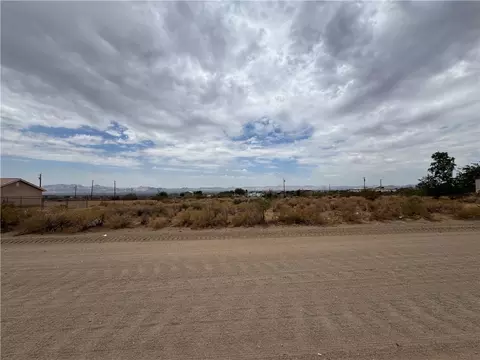 3221 N Tooman Rd, Golden Valley, AZ 86413