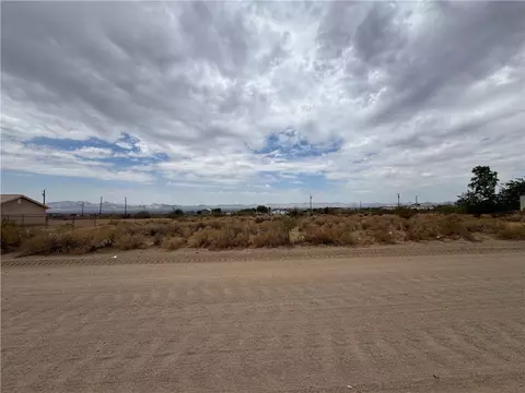 3221 N Tooman Rd, Golden Valley, AZ 86413