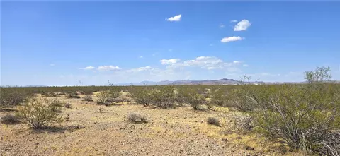 215-15 W 249a W Dawson Dr, Golden Valley, AZ 86413