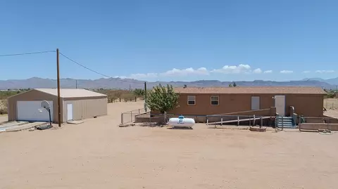 1180 S Colorado Rd, Golden Valley, AZ 86413