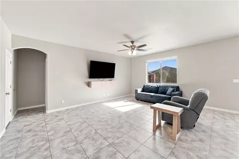 Living - 5353 Eagle View Rd, Kingman, AZ 86409 photo 2 of 5