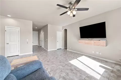 Living - 5353 Eagle View Rd, Kingman, AZ 86409 photo 5 of 5