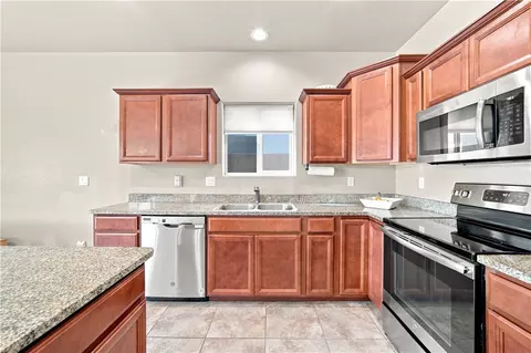 Kitchen - 5353 Eagle View Rd, Kingman, AZ 86409 photo 4 of 5