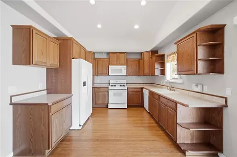 Kitchen - 3979 Eagle Rock Rd, Kingman, AZ 86409 photo 3 of 3