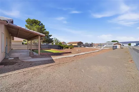 Exterior - 3979 Eagle Rock Rd, Kingman, AZ 86409 photo 4 of 9