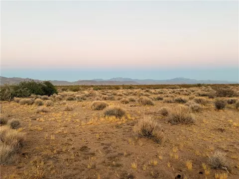 306-45 W 005p W Belle Rd, Golden Valley, AZ 86413
