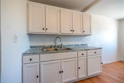 Kitchen - 3910 E Lum Ave, Kingman, AZ 86409 photo 4 of 4
