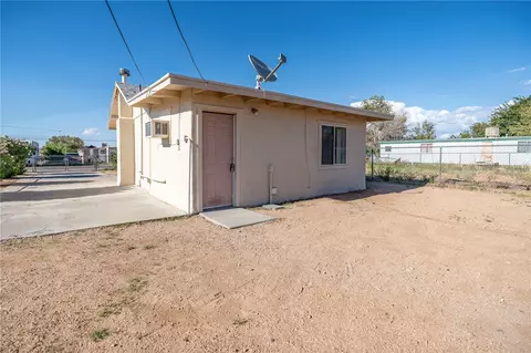 Exterior - 3910 E Lum Ave, Kingman, AZ 86409 photo 3 of 7